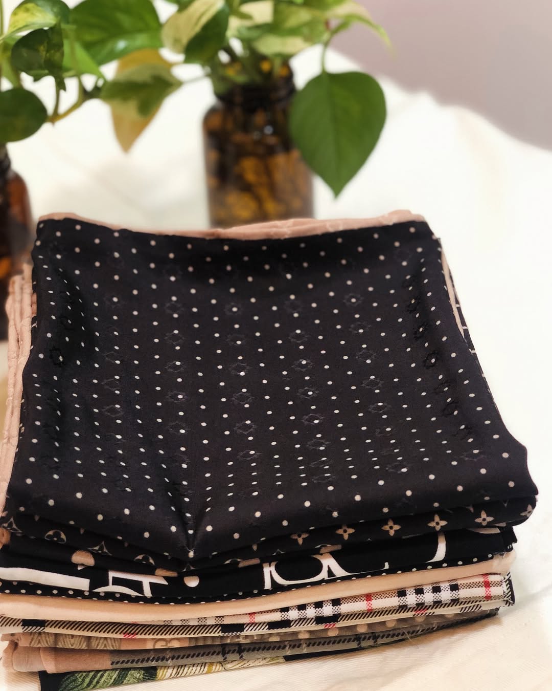 مینی اسکارف ساتن و نخ ساده و طرحدار ۷۰۷۰